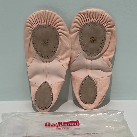 Daydance Canvas Ballet Shoes, Color Nude, Size 39 - 8 US🩰BRAND NEW 🩰🩰 - Picture 6 of 11